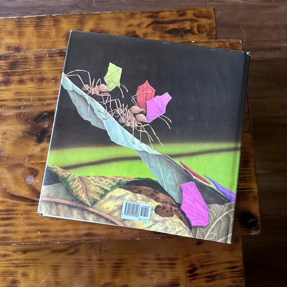 Vintage 2000 Crickwing Paperback Book - Picture 7 of 8